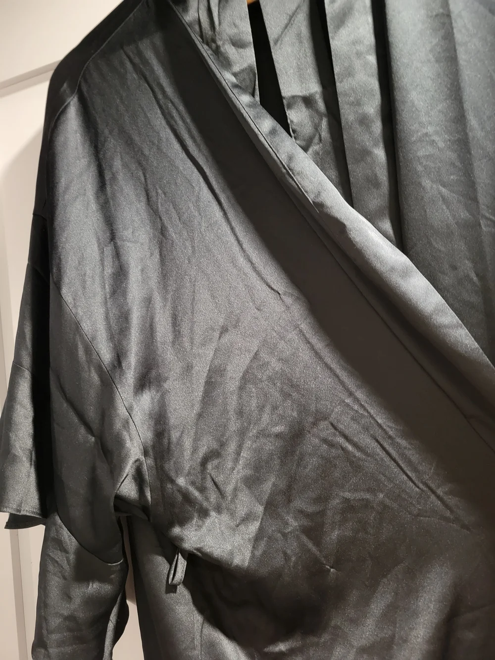 Victoria's Secret Women's Black Satin Robe